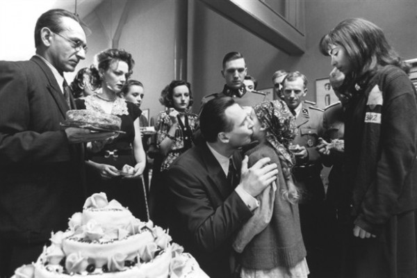 Schindlers_List_9480_Medium